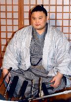 Takanohana speaks about New Year's sumo tourney